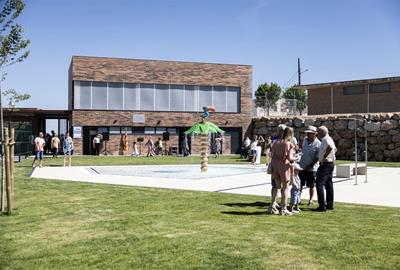 Avinyonet del Penedès inaugura la nova piscina d’estiu i les pistes de pàdel . Ajuntament d'Avinyonet